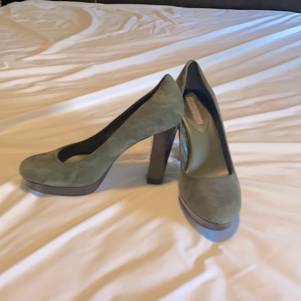 Banana Republic Green Suede 3.5in Platform Heel